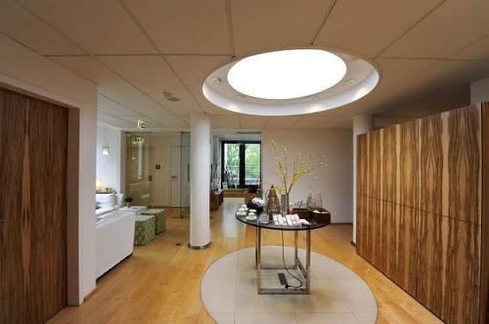 Privathotel Lindtner ฮัมบูร์ก ภายนอก รูปภาพ Interior of the German National Museum of Natural History