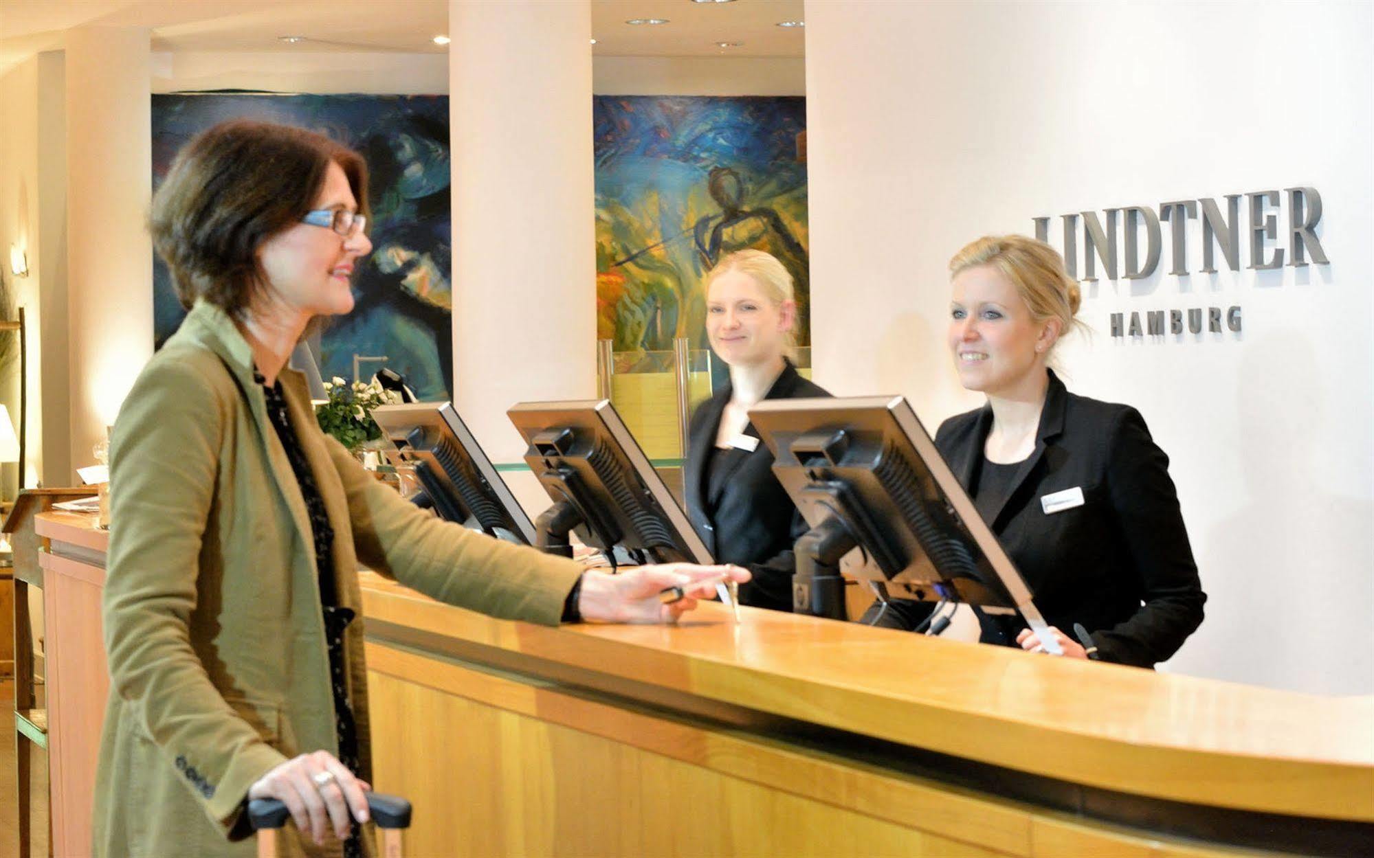Privathotel Lindtner ฮัมบูร์ก ภายนอก รูปภาพ Reception at the Lindtner Hotel, Hamburg