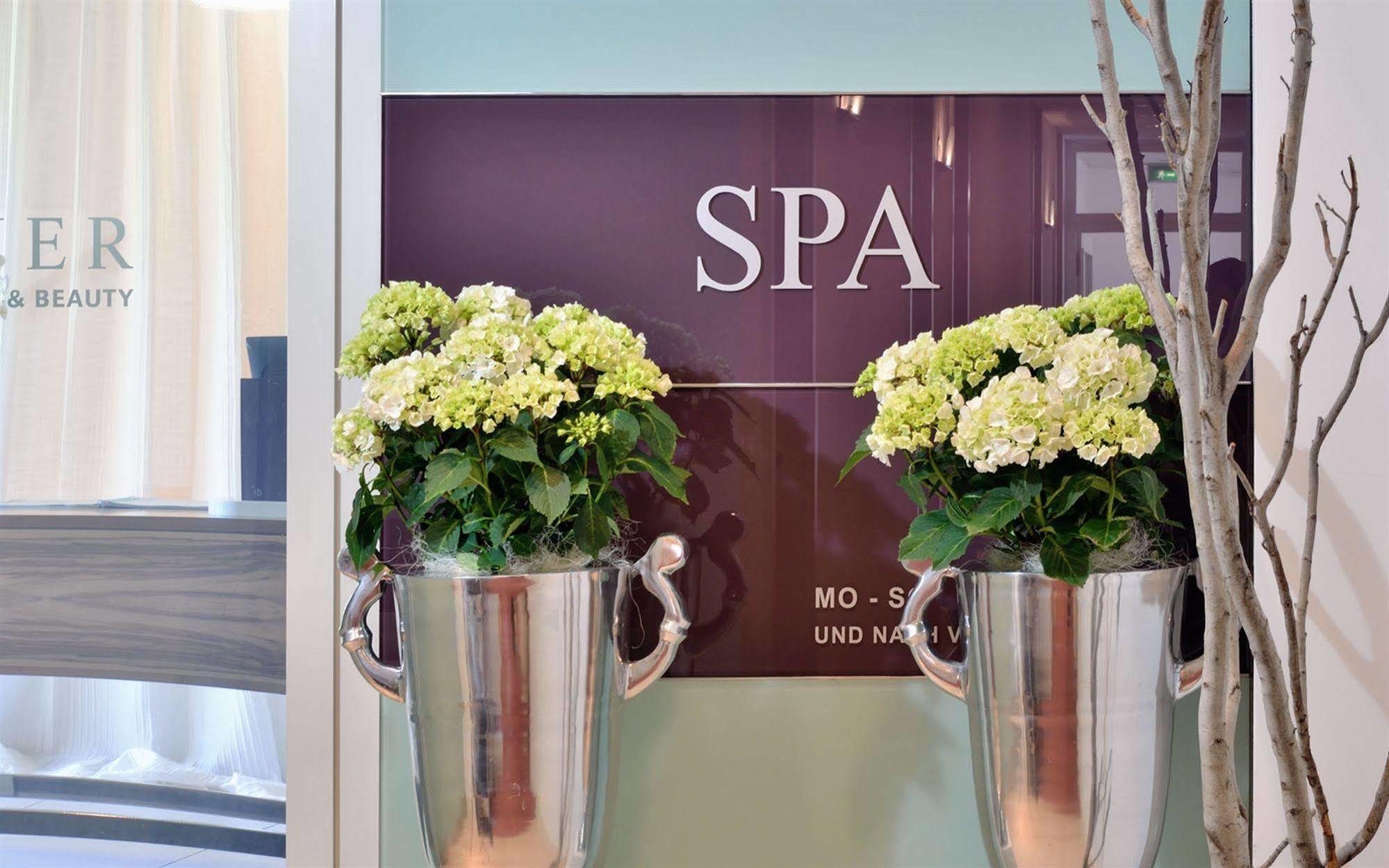 Privathotel Lindtner ฮัมบูร์ก ภายนอก รูปภาพ Entrance to the spa