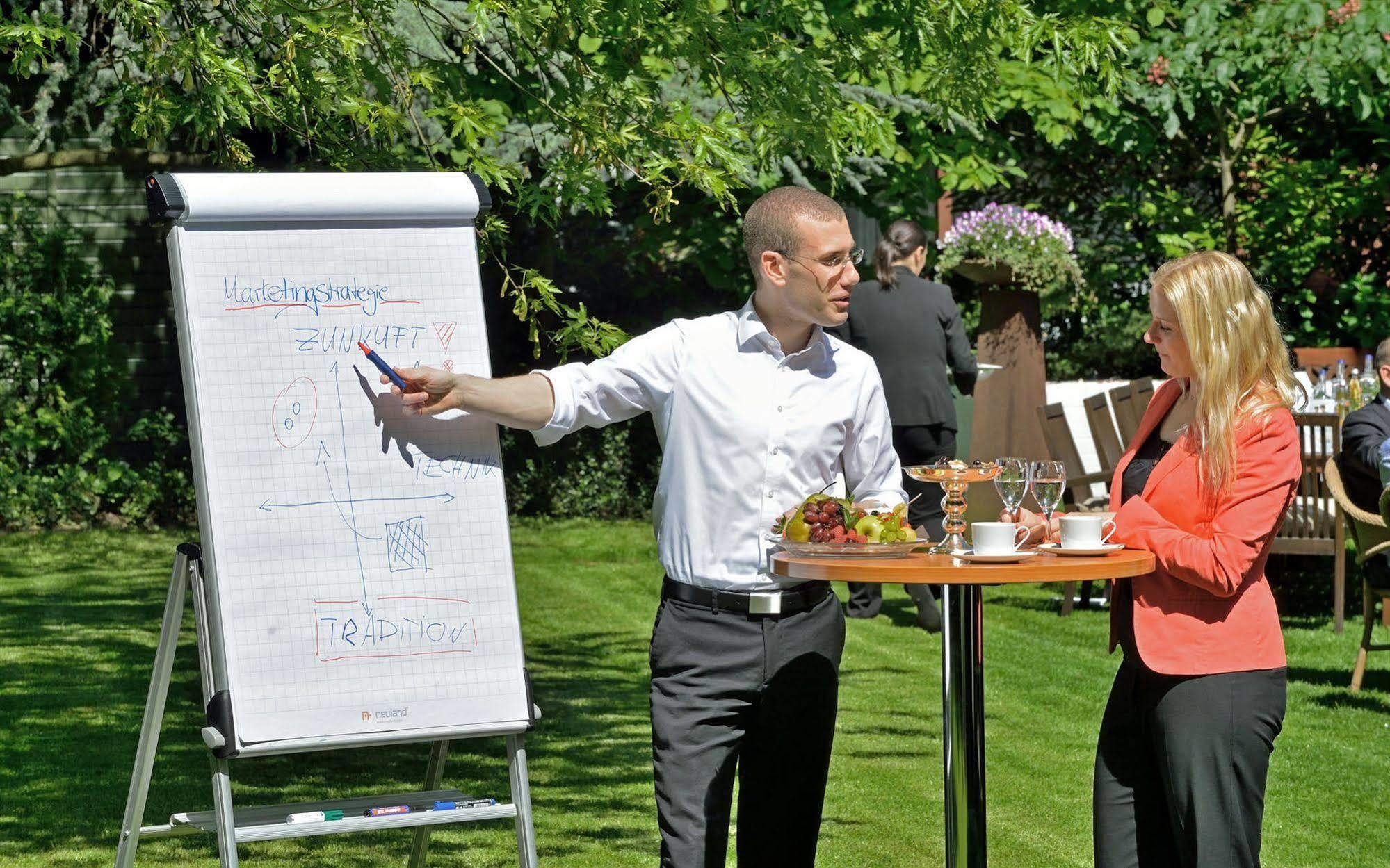 Privathotel Lindtner ฮัมบูร์ก ภายนอก รูปภาพ A flipchart