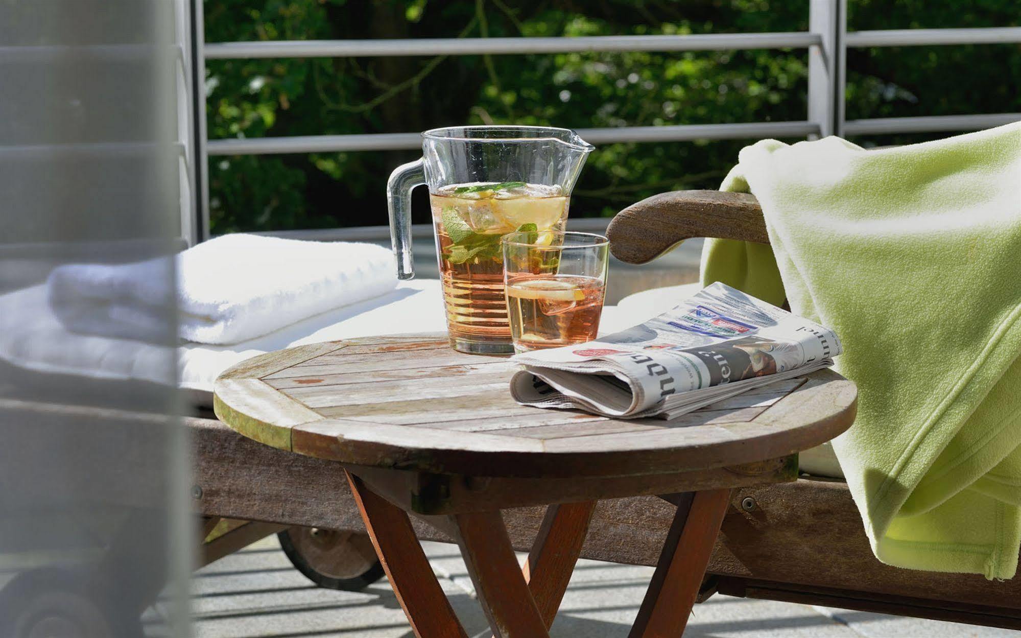 Privathotel Lindtner ฮัมบูร์ก ภายนอก รูปภาพ A small table