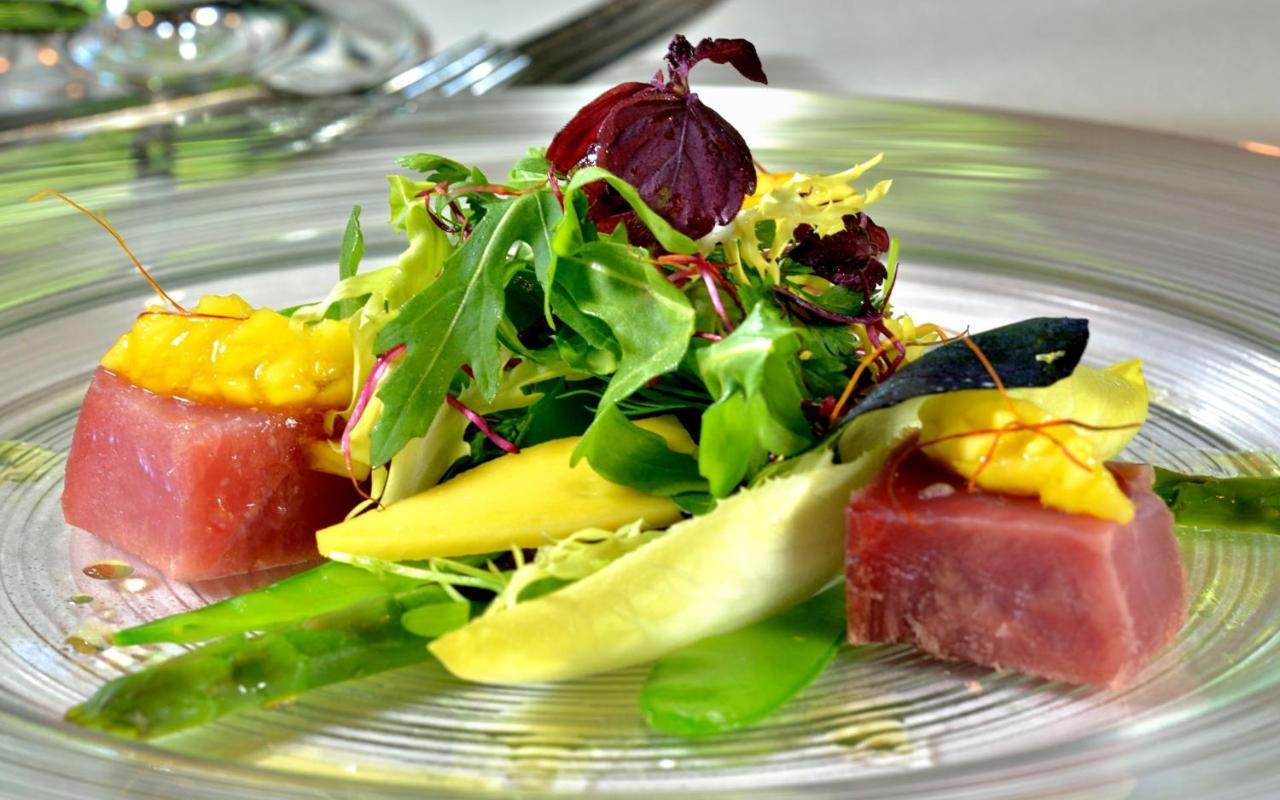 Privathotel Lindtner ฮัมบูร์ก ภายนอก รูปภาพ A salad with tuna