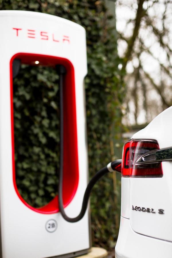 Privathotel Lindtner ฮัมบูร์ก ภายนอก รูปภาพ Tesla Supercharger